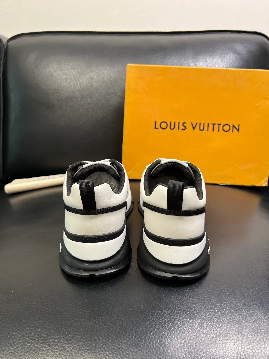 Men's shoes 💰 780 Lv High quality top crafts Louis Vuitton, sports sneakers counter synchronization, uppers imported from Italy, high-quality splicing with colorful and complex crafts, imported lambswool lining soft and comfortable, soles: original soles specially provided by the original factory, T men's shoes 💰U exclusive movable molded soles super comfortable, original and single goods, high quality, welcome to compare, code number 39-44 (customized 38 45)